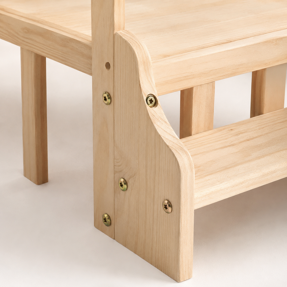 The OmniPaw™ TimberRest Solid Pine Pet Bed